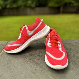 Nike men’s joyride running sneakers